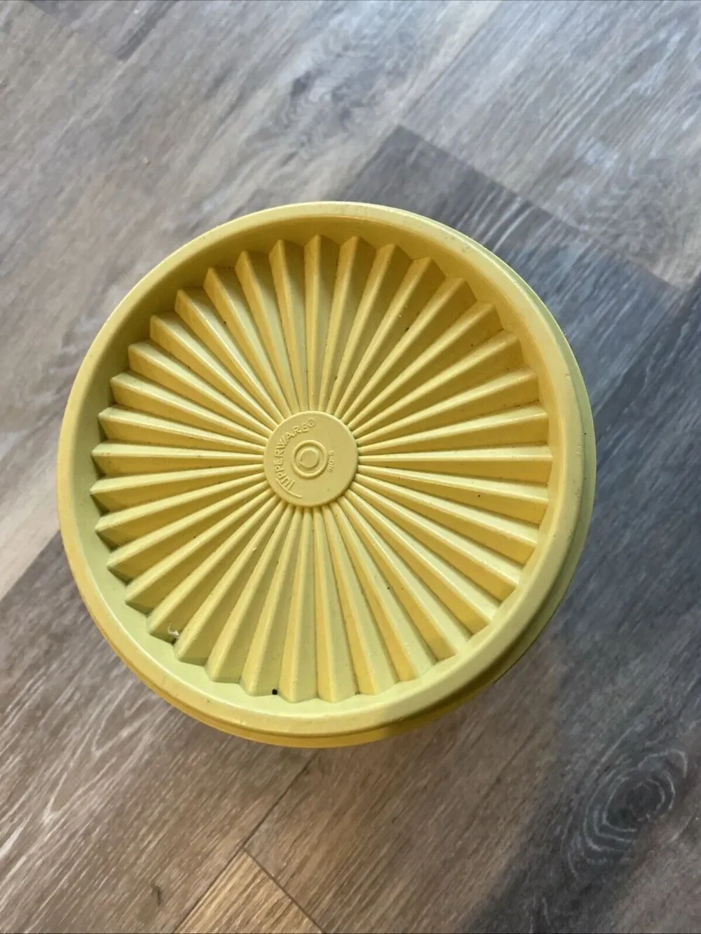Tupperware Harvest Canister 809-4 With Lid Vintage